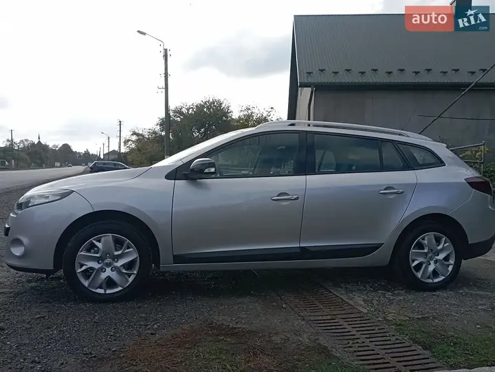 Renault Megane 2011 photo 2