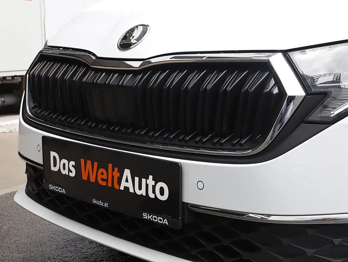 Skoda Octavia 2025 photo 2