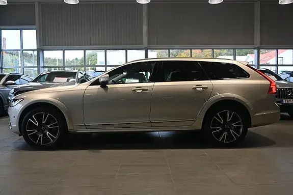 Volvo V90 Cross Country 2018 photo 2
