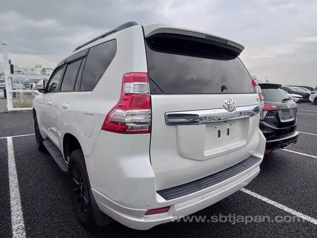 Toyota Land Cruiser Prado 2017 photo 3