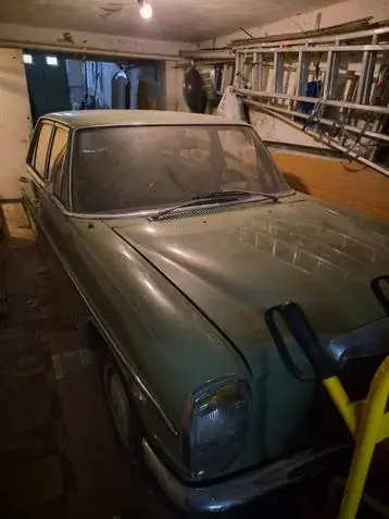 Mercedes-Benz 220D