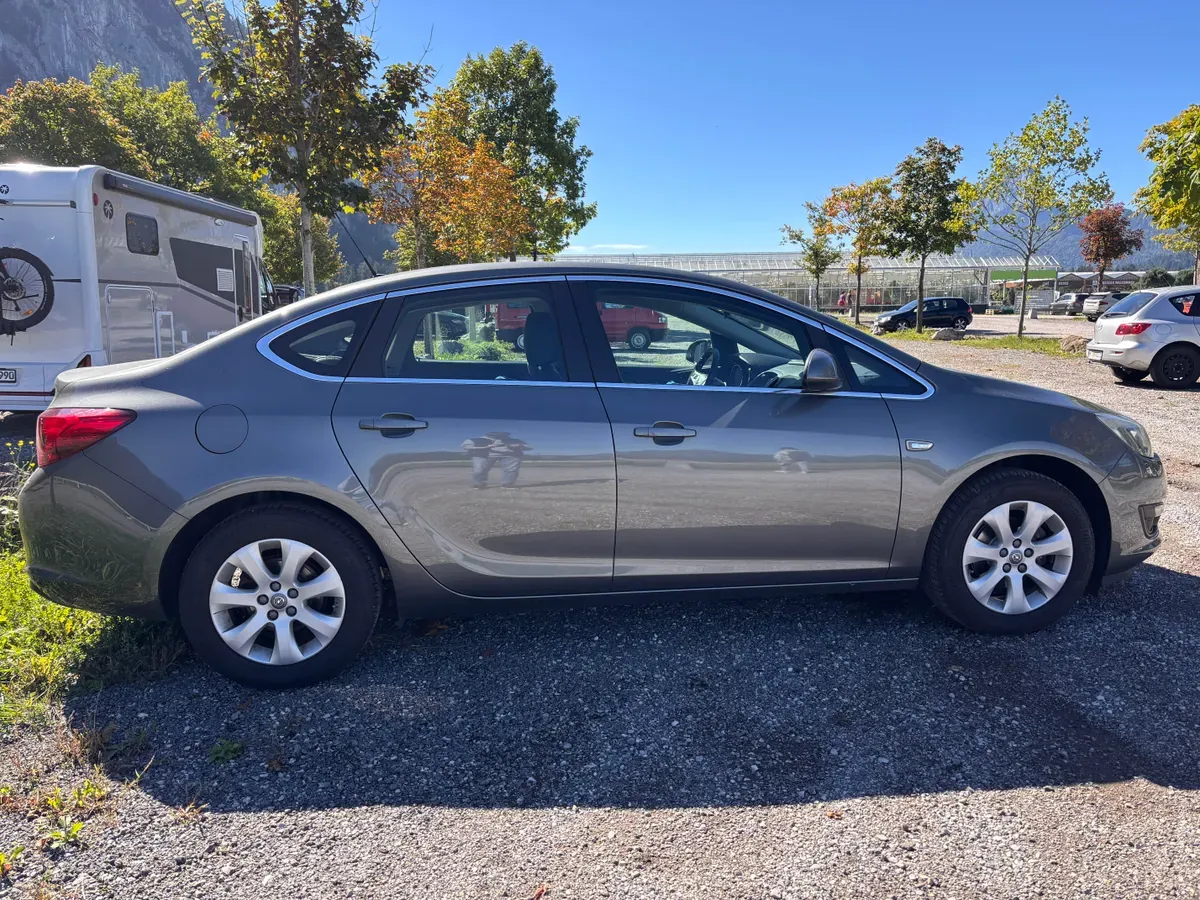 Opel Astra 2019 photo 3