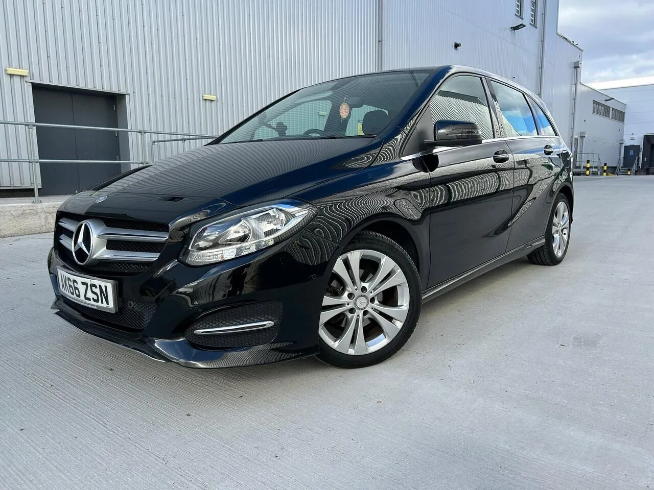 Mercedes-Benz B-Class 2017 photo 2