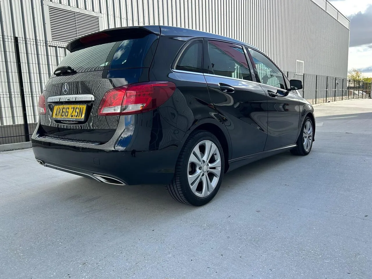 Mercedes-Benz B-Class 2017 photo 3