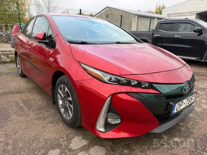 Toyota Prius 2017 photo 2