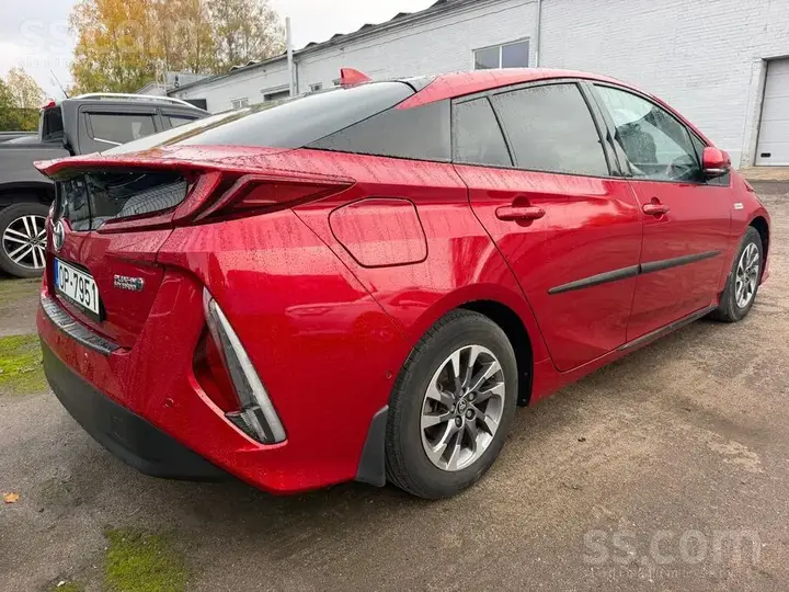 Toyota Prius 2017 photo 3