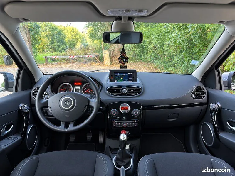 Renault Clio 2012 photo 3
