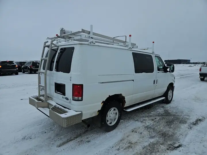 Ford E-Series 2014 photo 4