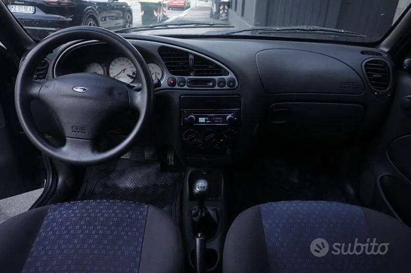 Ford Fiesta 2001 photo 2