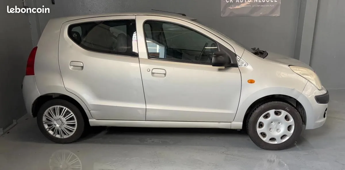 Nissan Pixo 2009 photo 3