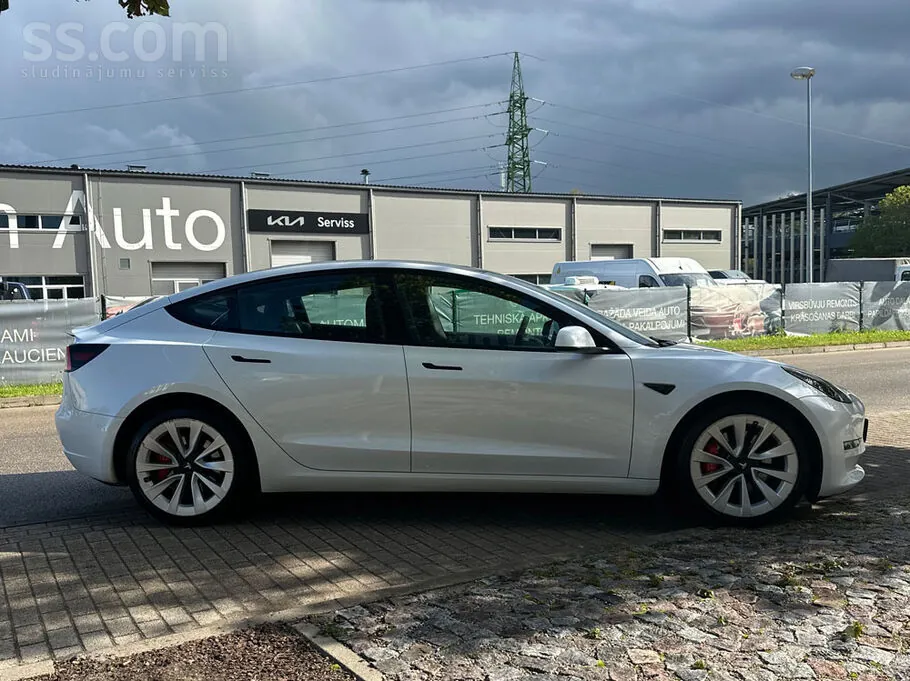 Tesla Model 3 2021 photo 4