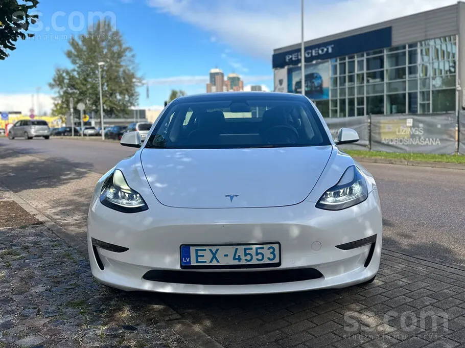 Tesla Model 3 2021 photo 2