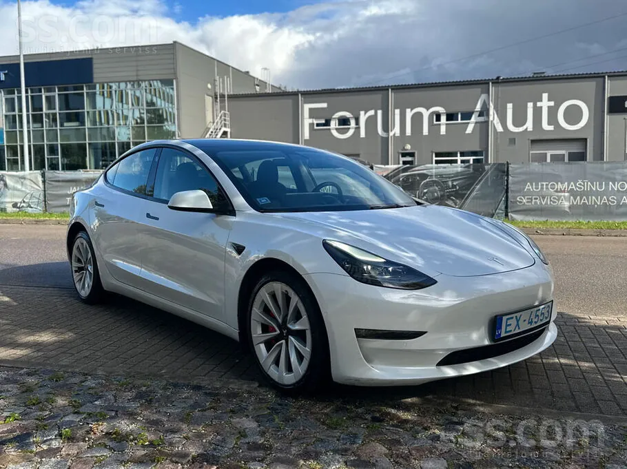 Tesla Model 3 2021 photo 3