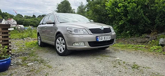 Skoda Octavia 2010 photo 2