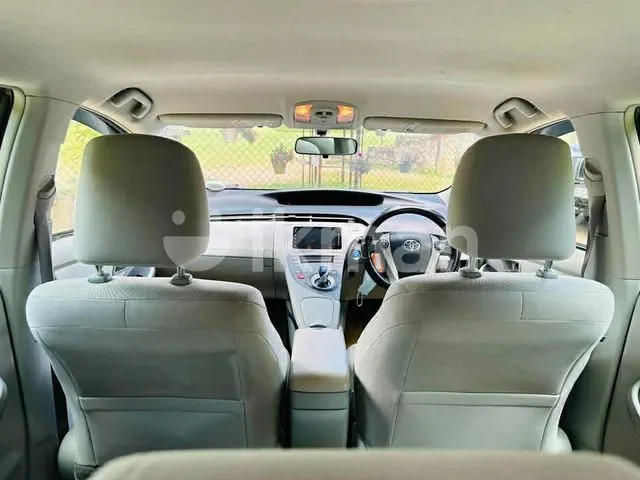 Toyota Prius 2013 photo 2