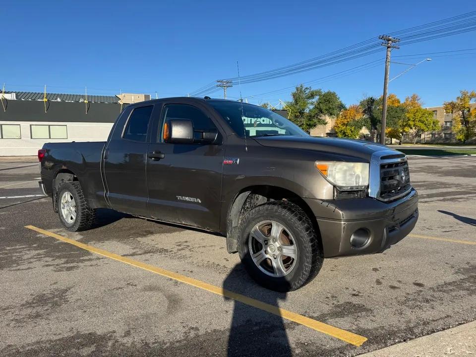 Toyota Tundra 2011 photo 2