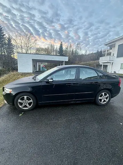 Volvo S40 2010 photo 2