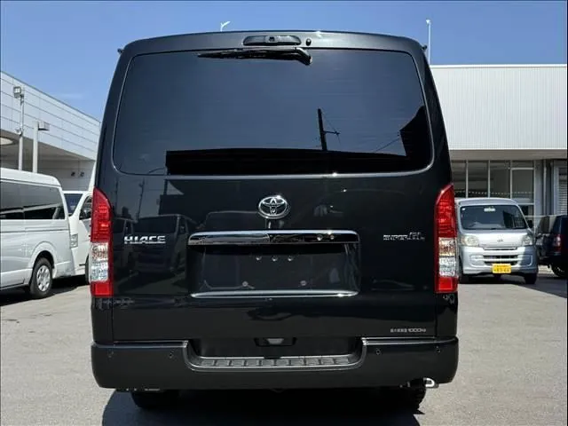 Toyota Hiace 2023 photo 3