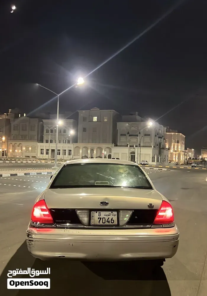 Ford Crown Victoria 2008 photo 3