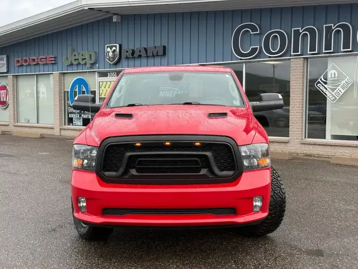 Ram 1500 Classic Crew Cab 2023 photo 2
