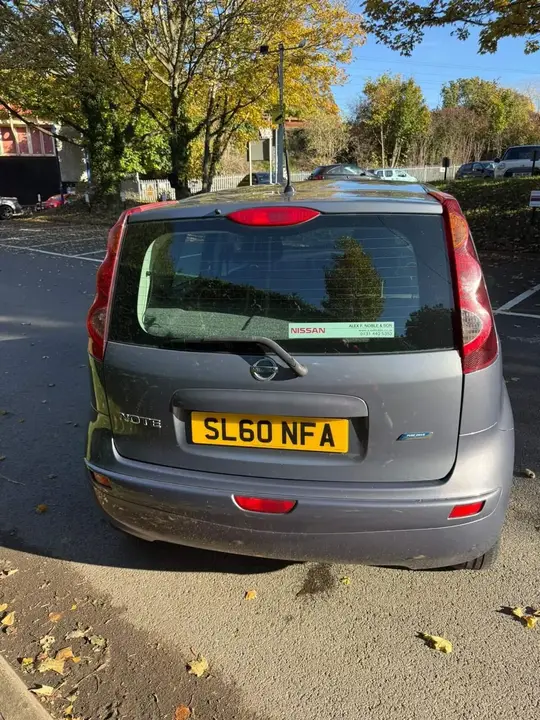 Nissan Note 2010 photo 2