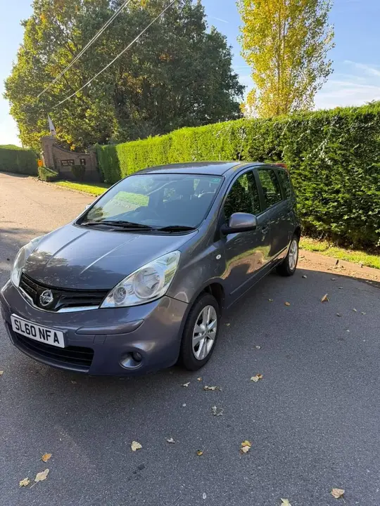 Nissan Note 2010 photo 3