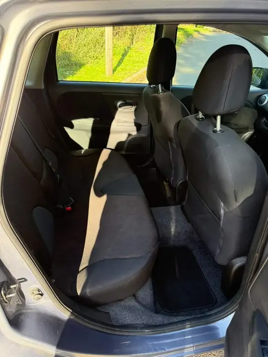 Nissan Note 2010 photo 5