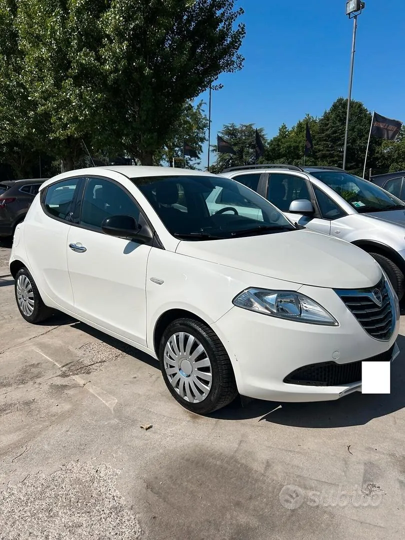 Lancia Ypsilon 2015 photo 2