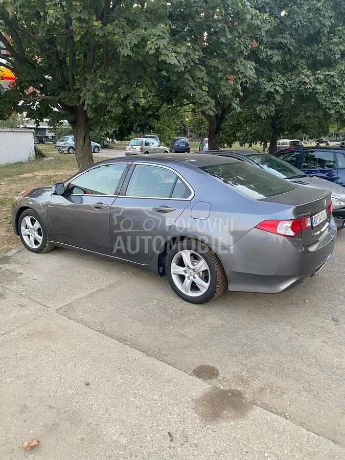 Honda Accord 2011 photo 2