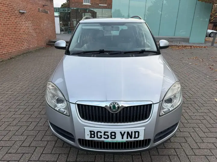 Skoda Fabia 2008 photo 2