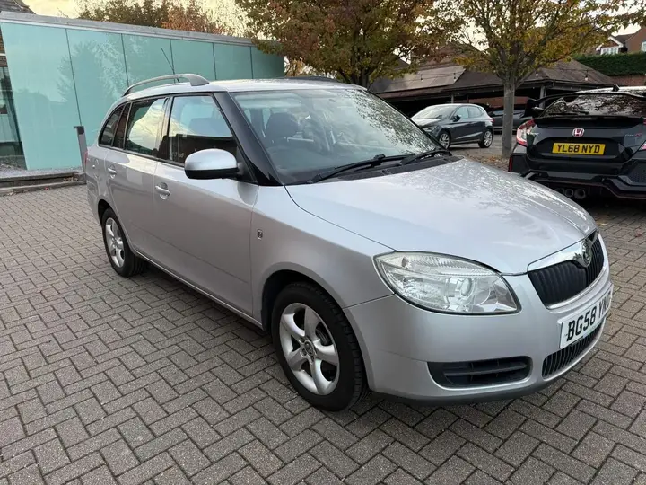 Skoda Fabia 2008 photo 3