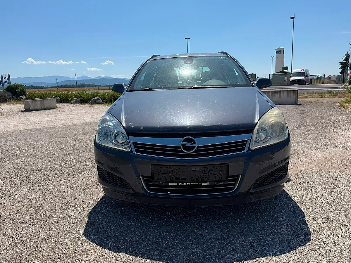 Opel Astra 2009 photo 2