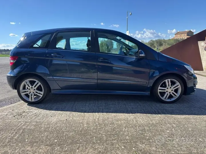Mercedes-Benz B 180 Cdi 2011 photo 4