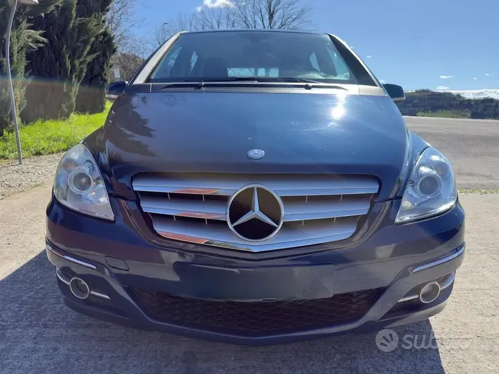 Mercedes-Benz B 180 Cdi 2011 photo 2