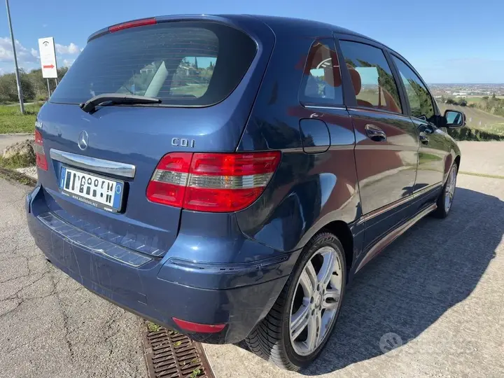 Mercedes-Benz B 180 Cdi 2011 photo 5