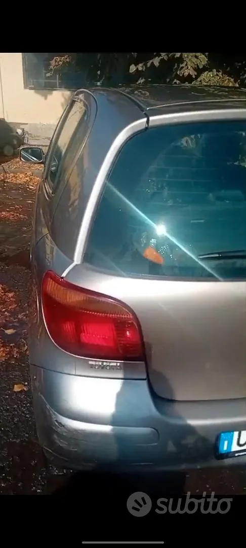Toyota Yaris 2005 photo 2