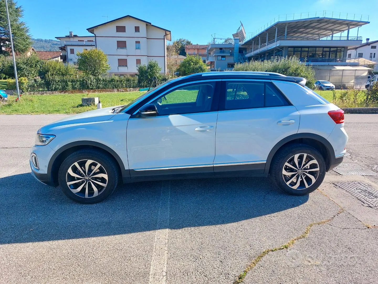 Volkswagen T-Roc 2023 photo 2