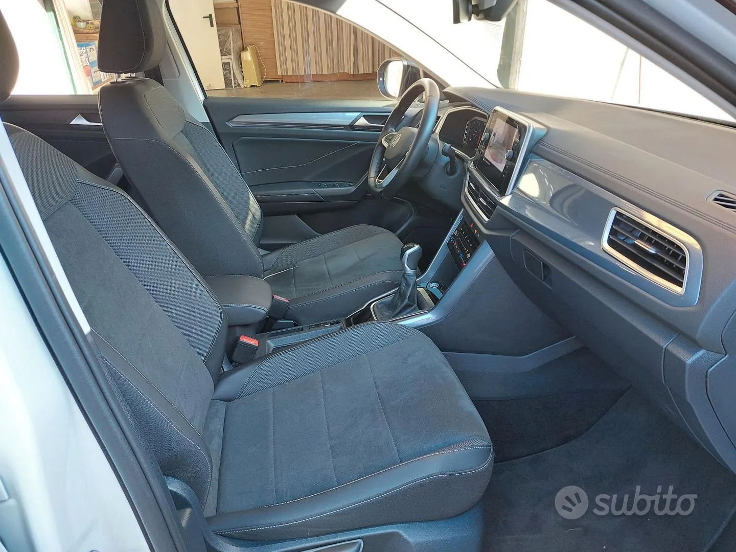 Volkswagen T-Roc 2023 photo 3