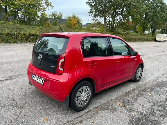 Volkswagen Up 2013 photo 2