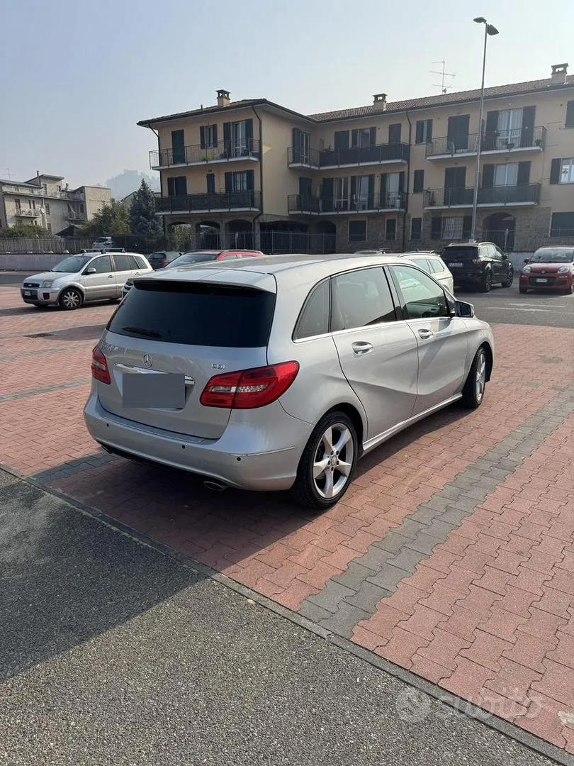 Mercedes-Benz B200 2014 photo 2