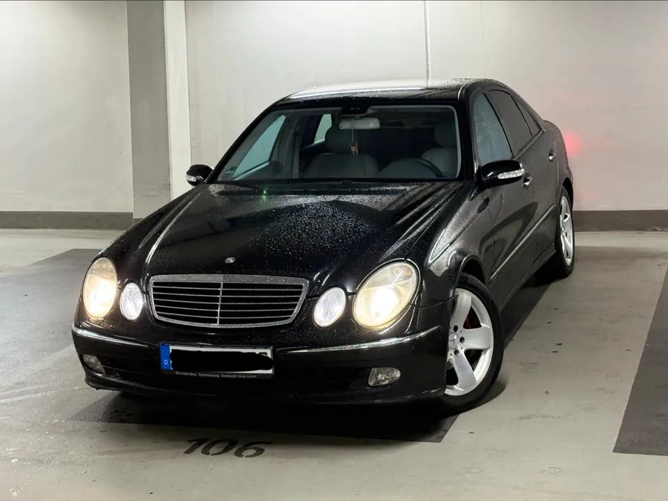 Mercedes-Benz W211