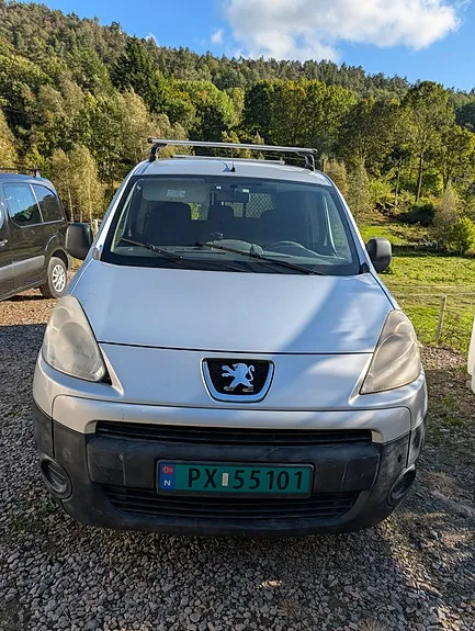 Peugeot Partner 2011 photo 2