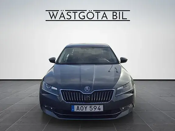 Skoda Superb 2016 photo 2
