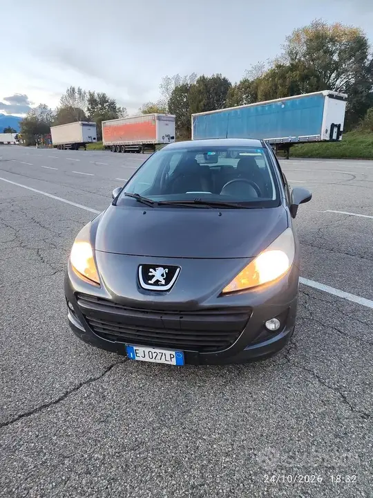 Peugeot 207 2012 photo 3