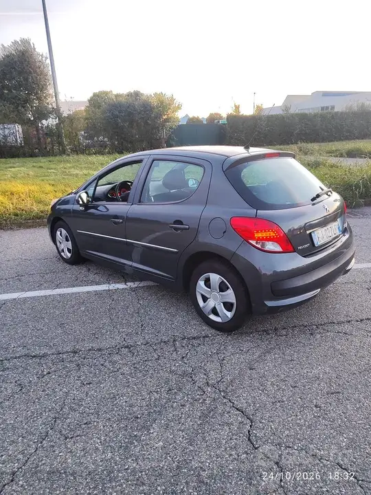 Peugeot 207 2012 photo 4