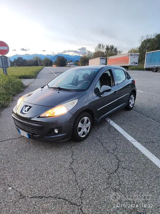 Peugeot 207 2012 photo 5