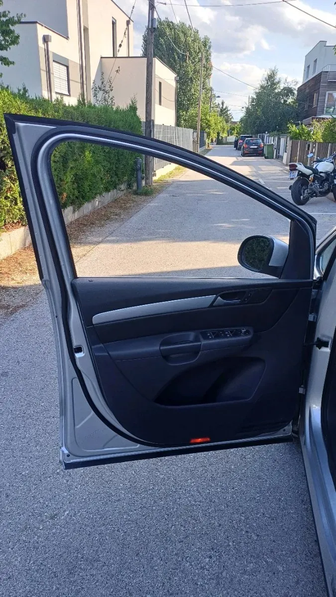 Volkswagen Sharan 2011 photo 3