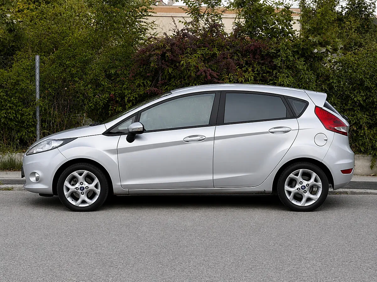 Ford Fiesta 2012 photo 2