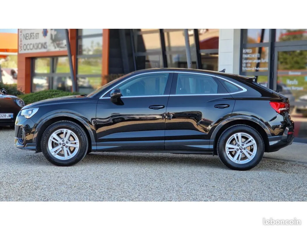 Audi Q3 2021 photo 2