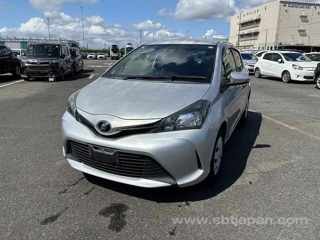 Toyota Vitz F 2016 photo 2
